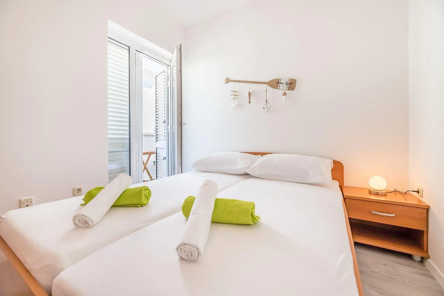Malerisches Apartment Nur 500 Meter Zum Langen Strand Mit Privatparkplatz, Balkon Baska