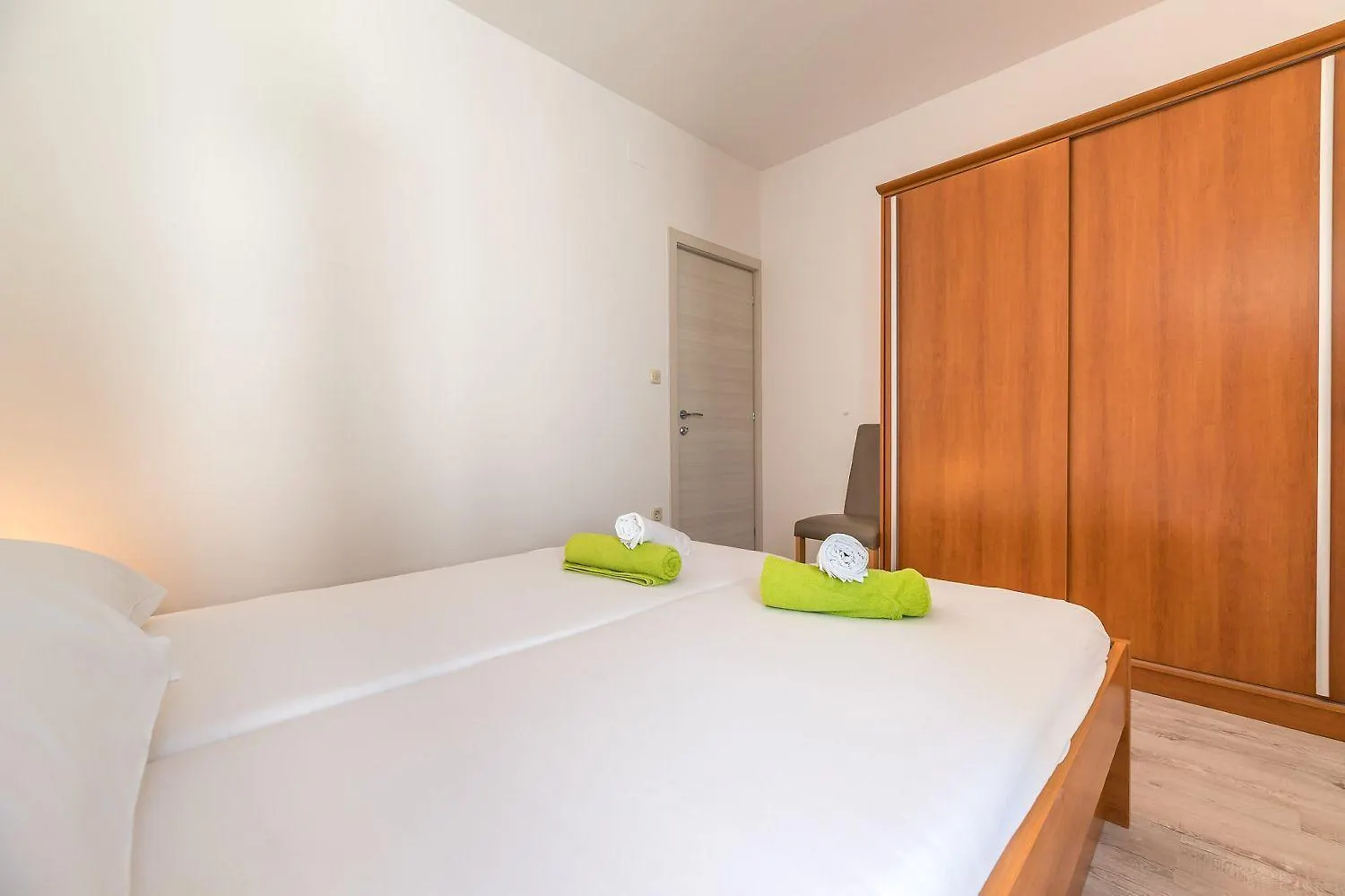Malerisches Apartment Nur 500 Meter Zum Langen Strand Mit Privatparkplatz, Balkon Baska