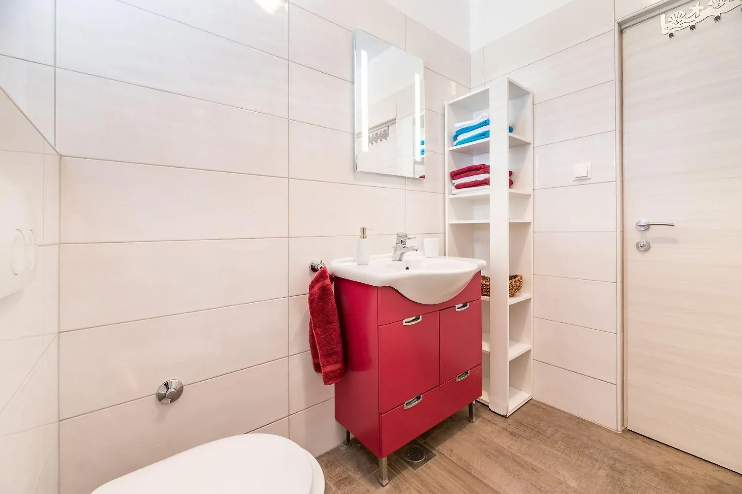 Malerisches Apartment Nur 500 Meter Zum Langen Strand Mit Privatparkplatz, Balkon Baska  Croatia