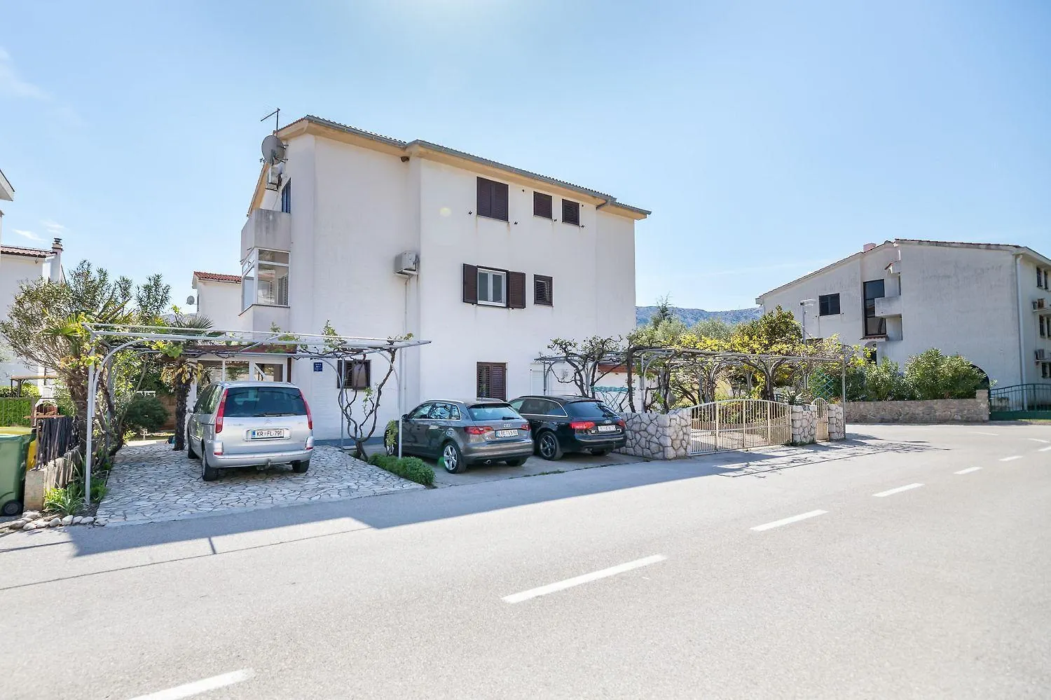 Malerisches Apartment Nur 500 Meter Zum Langen Strand Mit Privatparkplatz, Balkon Baska